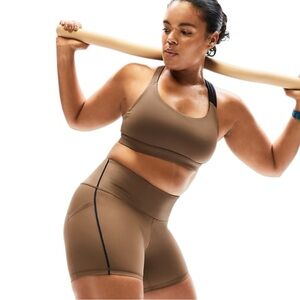 NWT Athleta Interval Stash High Rise Tipped 5” Short - Clay/Navy